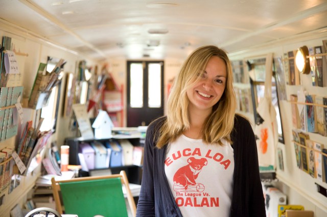 sarah-henshaw-the-book-barge