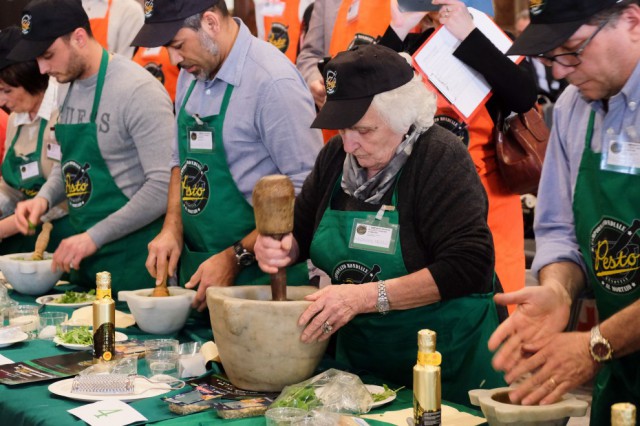 Alfonsina-Trucco-mortaio-pesto-640x426